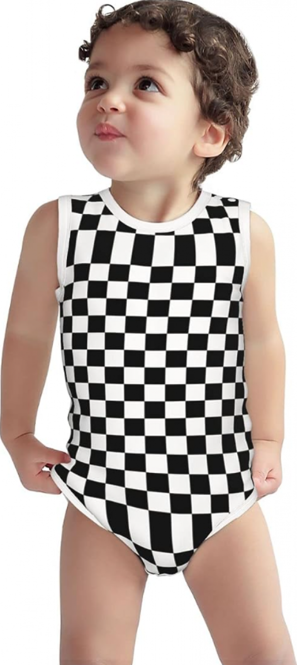 Baju bayi dengan pola kotak-kotak atau garis-garis